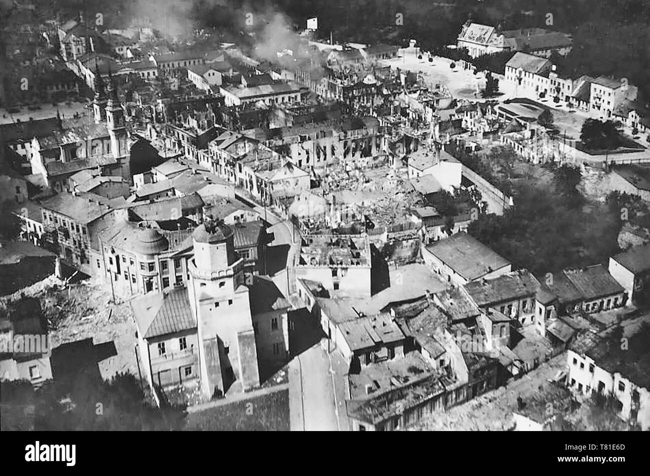 Wielun, gerade nach der deutschen Luftwaffe Bombenangriffe am 1. September 1939 (Der erste Tag der WK II) Foto vom Kirchturm in Wielun gemacht Stockfoto