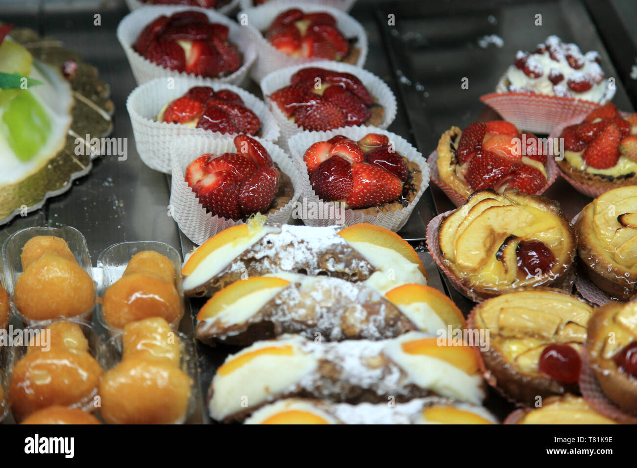 Gebäck angezeigt in Cefalu in Sizilien Italien Stockfoto