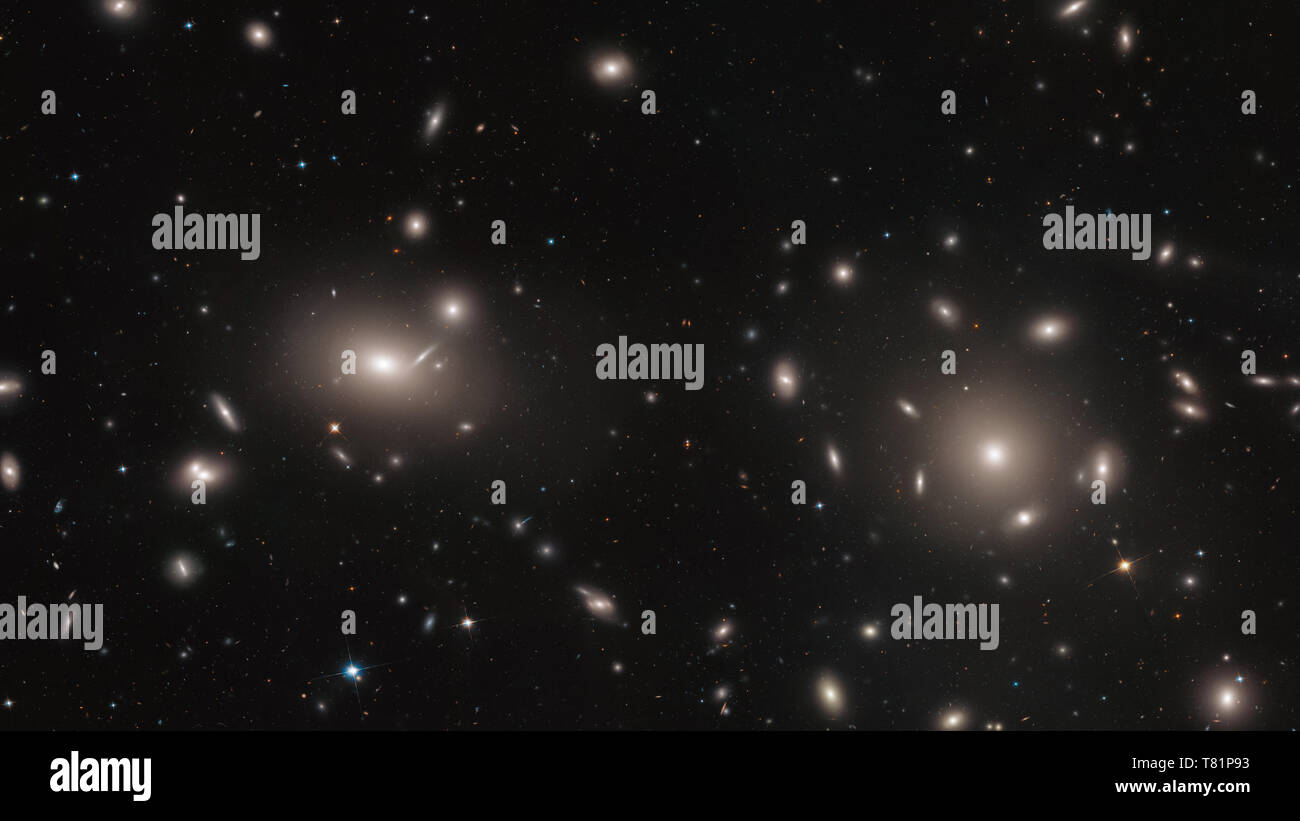 Kugelsternhaufen innerhalb der Coma Cluster Stockfoto
