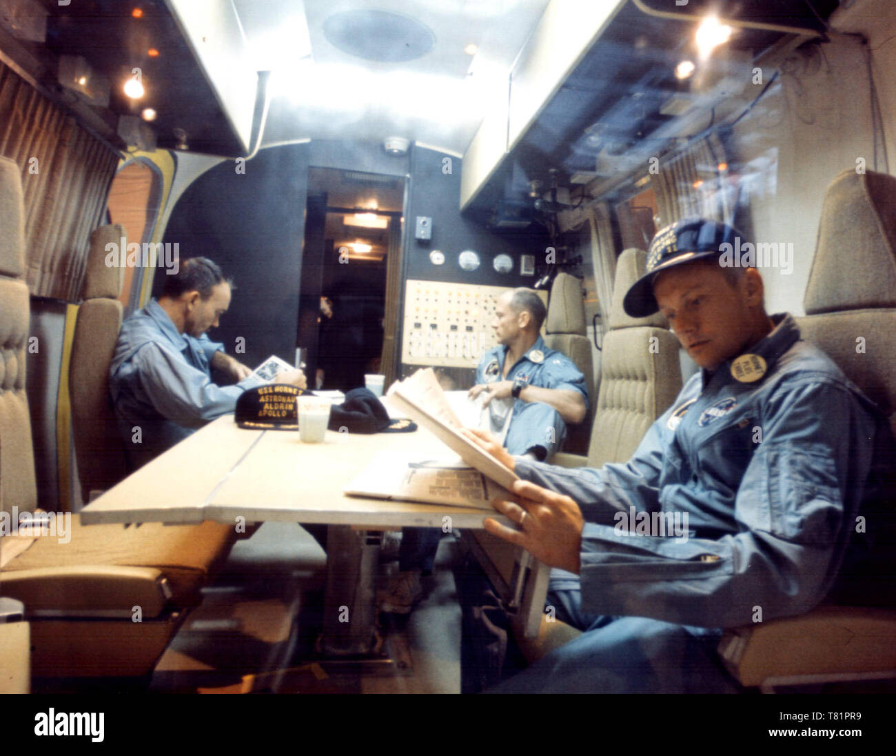 Apollo 11 Astronauten entspannen Sie sich in der mobilen Quarantäneeinrichtung, 1969 Stockfoto