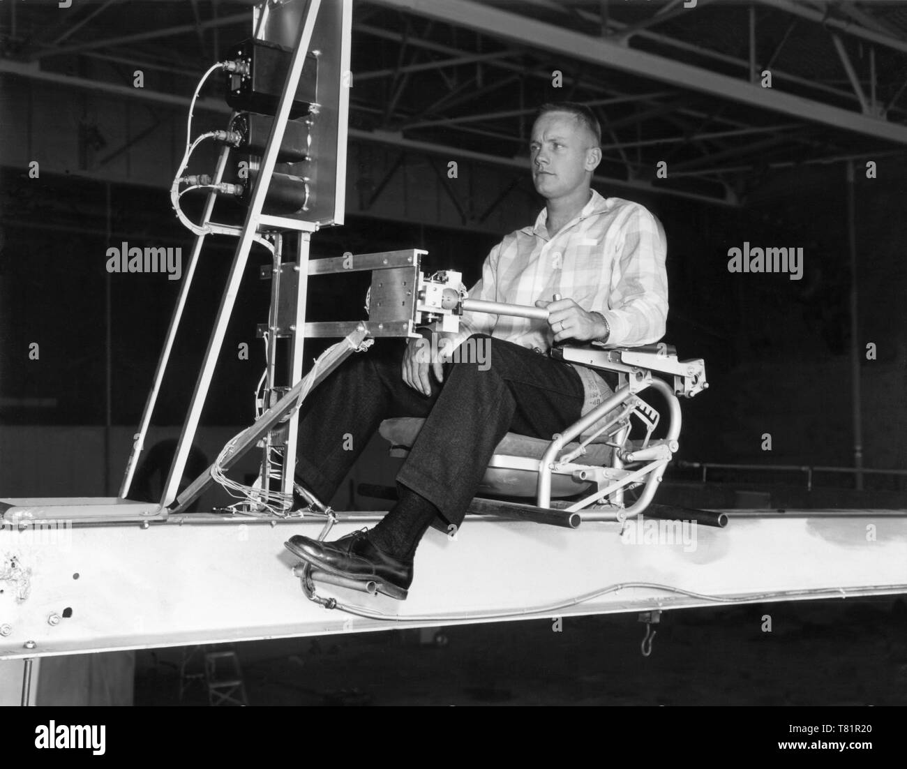 Neil Armstrong fliegt Iron Cross Simulator, 1956 Stockfoto