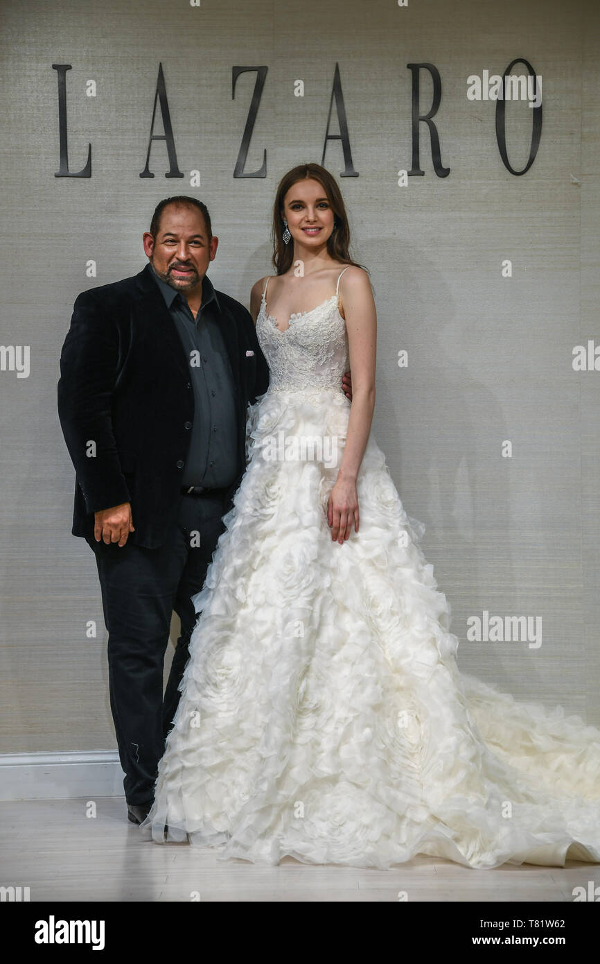 Designer Bridal Suit Stockfotos Und Bilder Kaufen Alamy