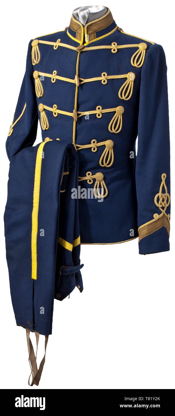 Eine Uniform für ein UNTEROFFIZIER im 1. Sächsischen Husarenregiment Nr. 18. Die Attila der Kornblume - blaue Tuch mit Schnürung von flachen gelben Biesen und entsprechenden Rosetten, lancer Chevron, Gold schaltet und Schnürsenkel. Genähte Blue Liner. Die Hosen von passenden Material mit gelben zig-zag Geflecht. historischen, geschichtlichen, Sachsen, Sachsen, Sächsische, Deutsche, Deutschland, 20. Jahrhundert, 19. Jahrhundert, Additional-Rights - Clearance-Info - Not-Available Stockfoto