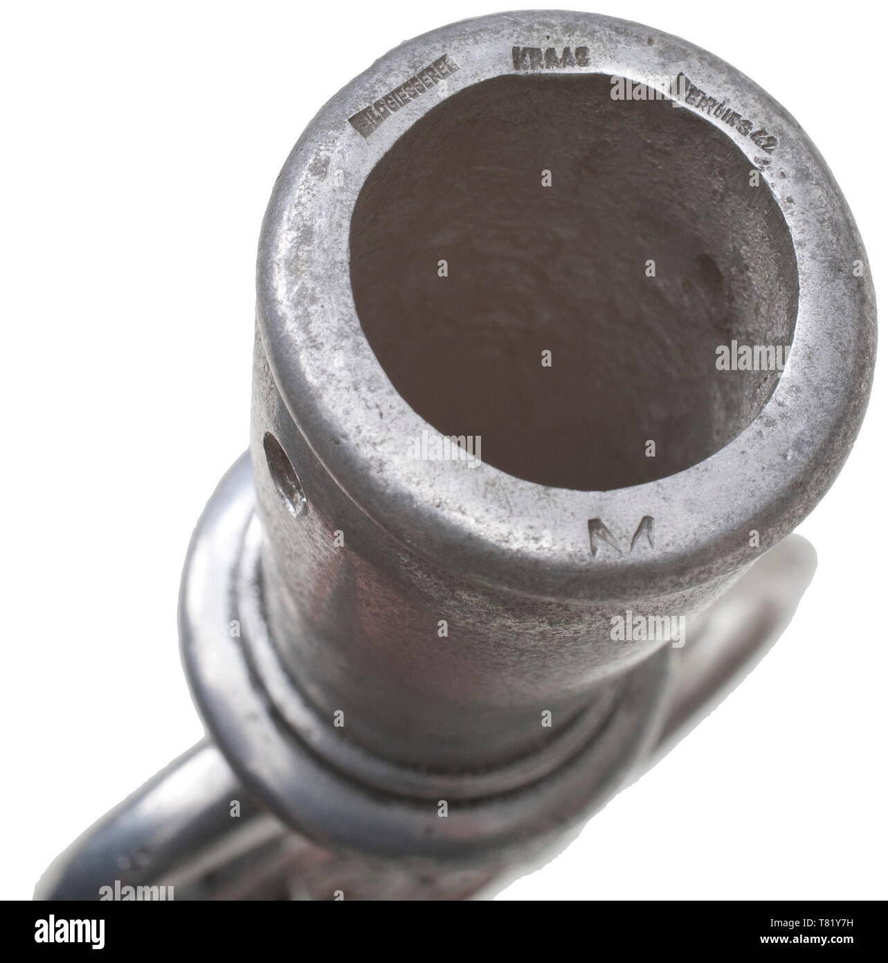 Ein standard Der 1 Bataillon des 6 Schützen Cavalry Regiment. Leuchtend gelb/orange gefärbte Seide Tuch. Vorder- und Rückseite von Hand bestickte schwarze Armee Adler mit seinen Federn in Braun. Schnabel und Krallen in angehobener Goldstickerei gerendert, auf einem Feld in Creme-farbige Seide, durch eine gestickte Silver Oak Leaf Kranz auf ein Eisernes Kreuz umgeben. Vier angewandten Hakenkreuze in den Ecken. Silber Franse auf drei Seiten. Abmessungen Ca. 51 x 69 cm (ohne pole Hülse). 46 Anhang Nägel (durch Schleifen abgenutzt), von Silber tress gesichert. Schwarz Poli, Additional-Rights - Clearance-Info - Not-Available Stockfoto