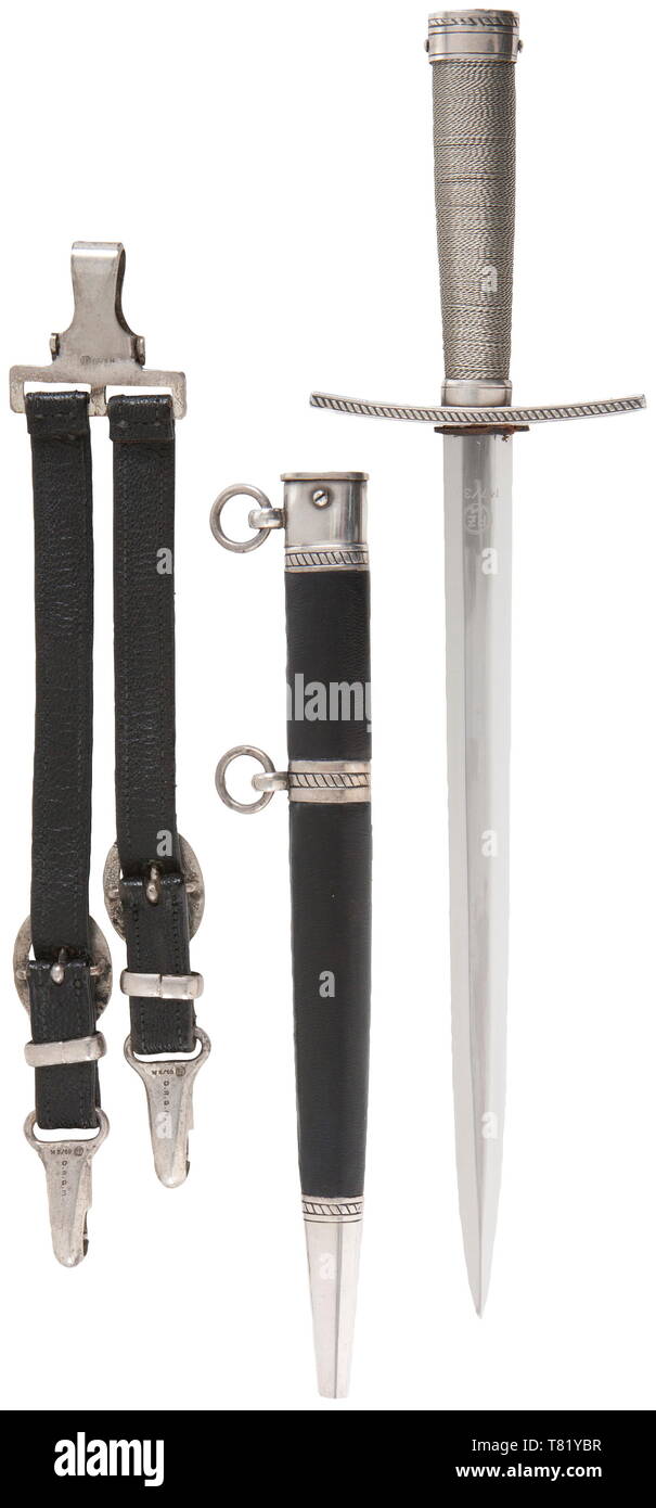 Ein DOLCH M37 für Hitler Youth Leader, mit Aufhängevorrichtung. Teekocher M 7/36, E&F Hörster, Solingen. Beschichtete Klinge, die Vorderseiten geätzt mit dem Motto "Blut und Ehre!" (Blut und Ehre!). Die Rückseite eingraviert' RZM" und "7/36". Versilbert Kreuz-Guard und Knauf, der hölzerne Griff Wunde mit silberdraht. Stahlscheide mit schwarzem Leder (Leder ersetzt?) und versilberten Beschlägen abgedeckt. Länge 36 cm. Leder schwarz Kleiderbügel in exzellentem Zustand mit versilberten Beschlägen und oberen Clip umkehren mit dem Vermerk "5/10 RZM". USA - viele historische, historische, 20. Jahrhundert, 1930er Jahre, Liga der G, Editorial-Use - Nur Stockfoto