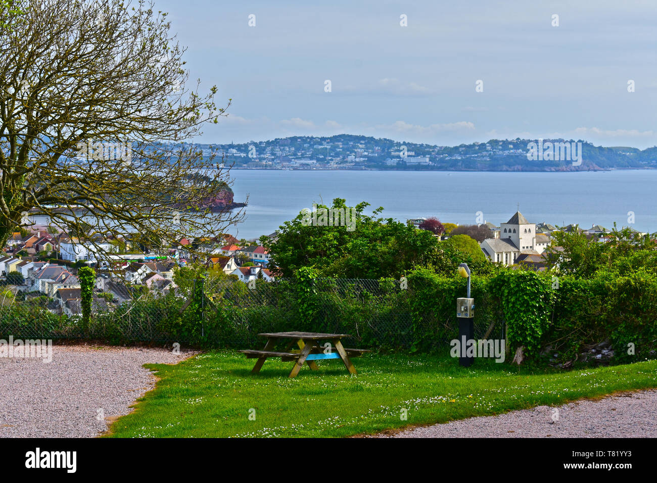 Typische hardstanding Plätze in Beverley Park Holiday Park in der Nähe von Paignton, mit herrlichem Blick über Torbay in Richtung Torquay. Stockfoto