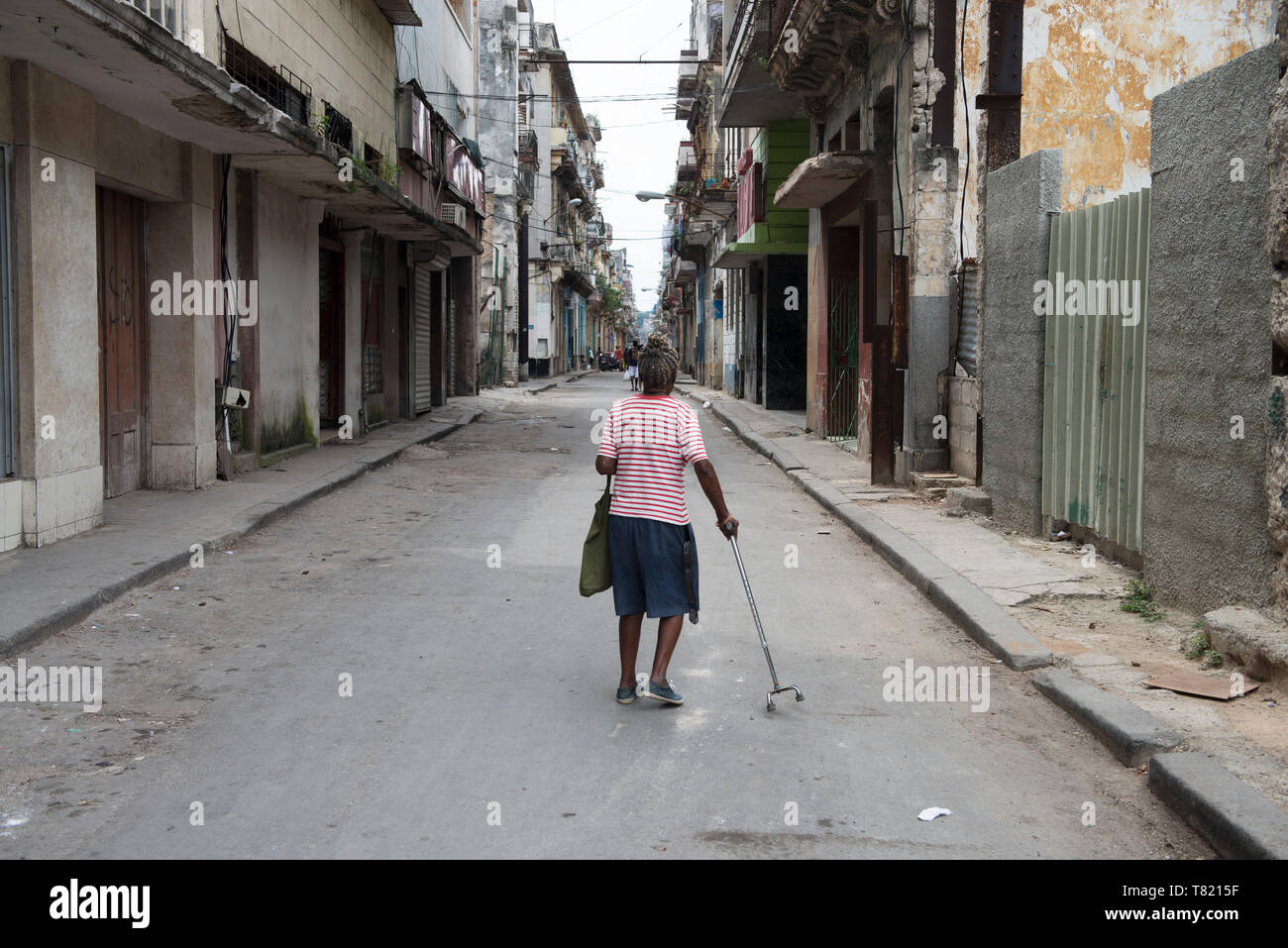 Havanna, die Hauptstadt Kubas, einer Stadt mit ein bisschen Verfall als US-Embargo beißt, Gebäuden und City Scapes von verfallenen Gebäuden Stockfoto