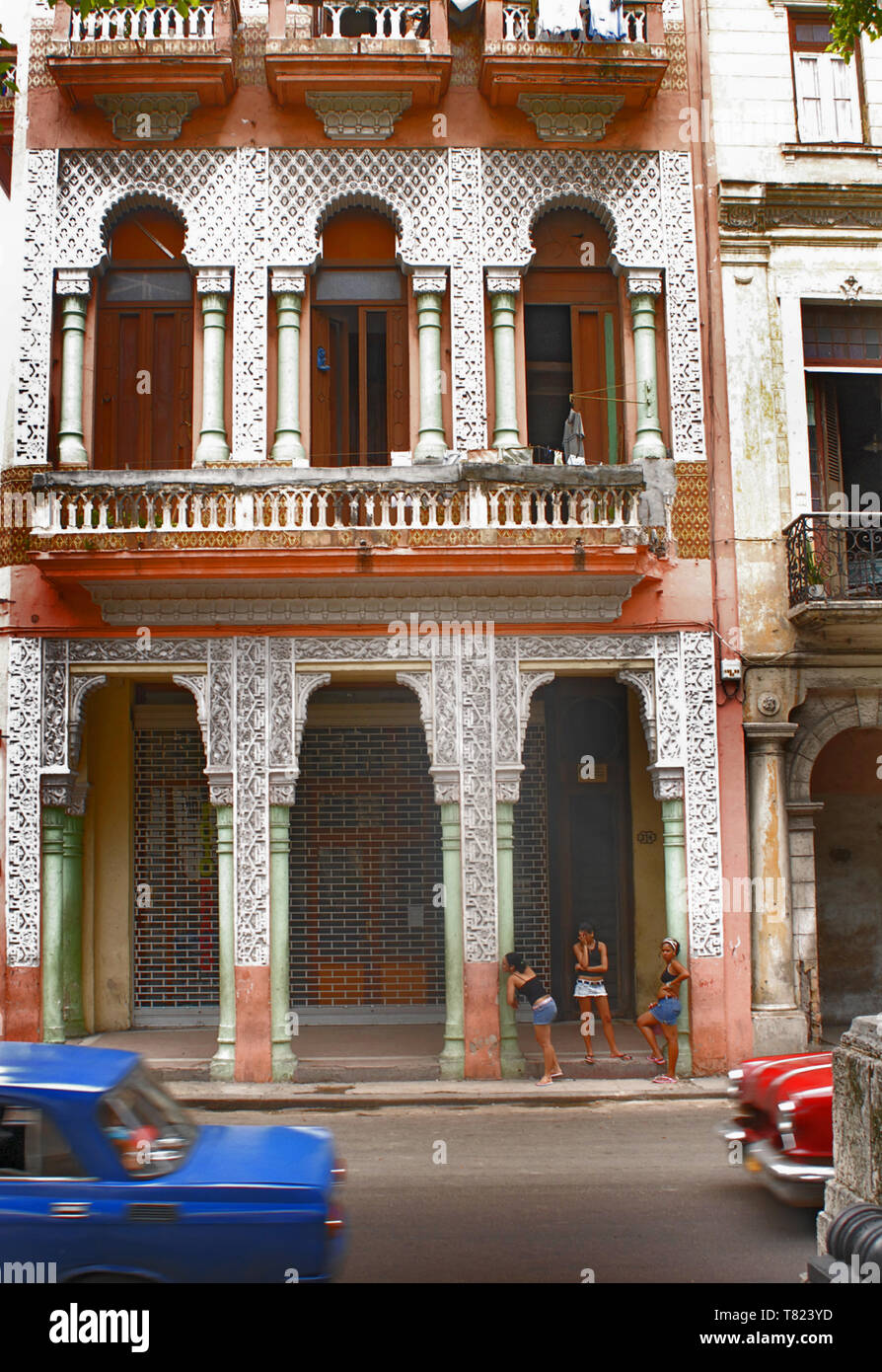 Ein Gebäude mit maurischen Einfluss kam mit der spanischen Kolonialzeit in dem 1500 in Havanna, Stockfoto