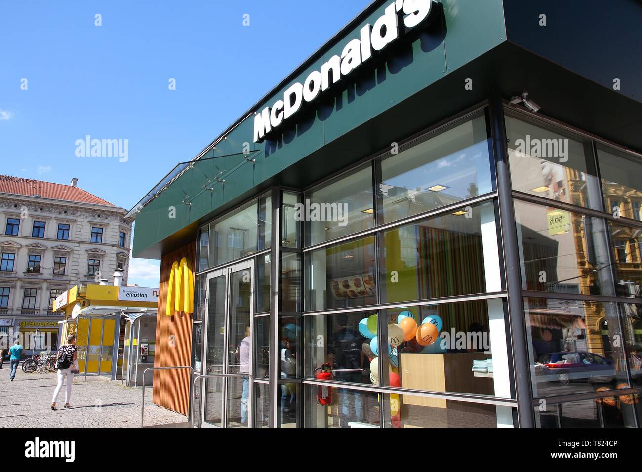 Wien - 6. SEPTEMBER: McDonald's Restaurant am 6. September 2011 in Wien. Mit 4,9 Milliarden USD verkündet Jahresüberschuss (2010) Es ist die obere fast food Kette w Stockfoto