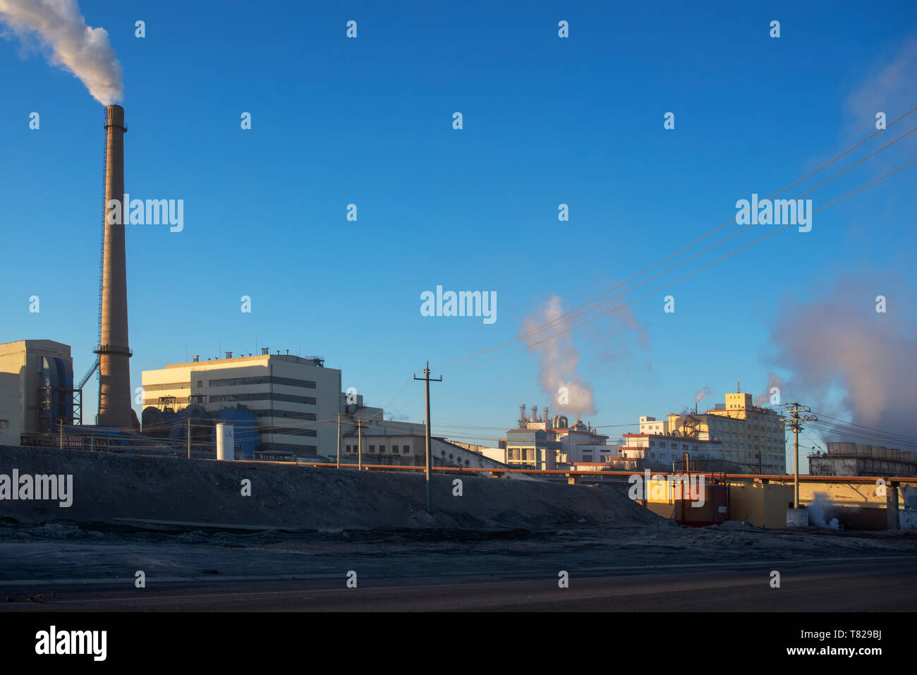 Das Panorama der Chemischen Fabrik ist bei Sonnenaufgang. Stockfoto