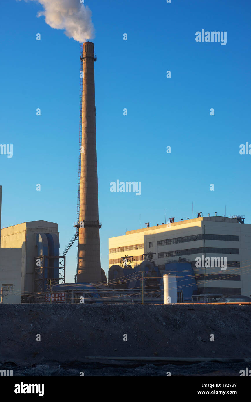 Das Panorama der Chemischen Fabrik ist bei Sonnenaufgang. Stockfoto
