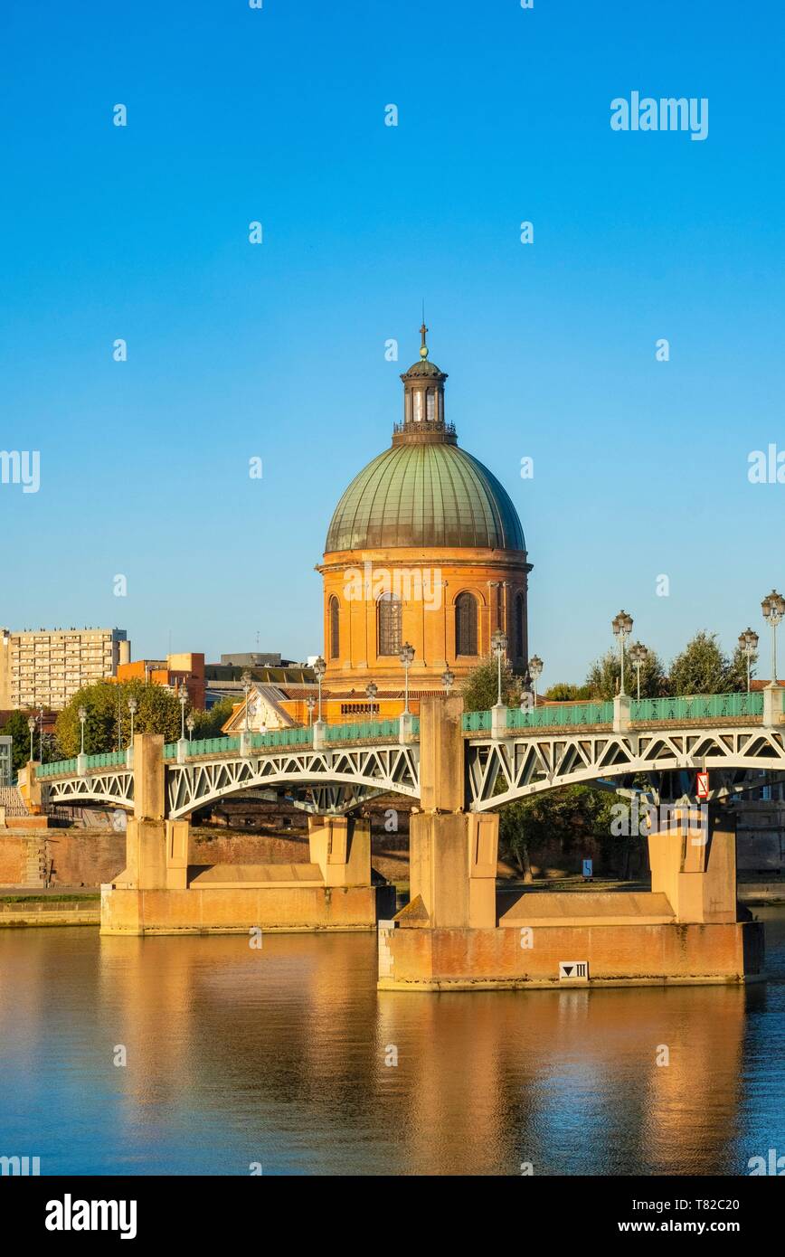 Frankreich, Haute Garonne, Toulouse, die Ufer der Garonne, die Saint Pierre Brücke und die Kuppel des Hospital de La Grave Stockfoto