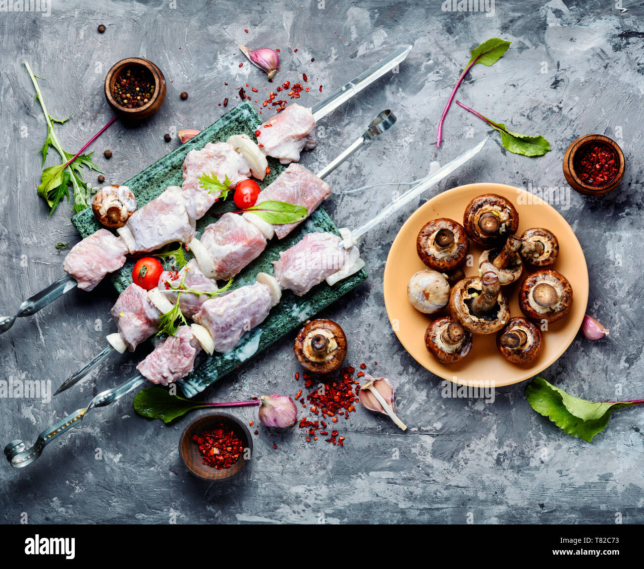 Mariniertes rohes Kebabs für Sommer Grillfest Stockfoto