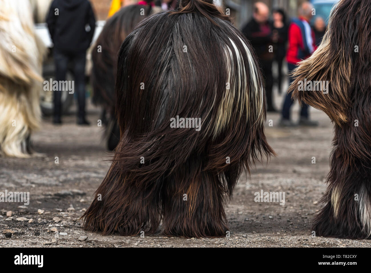 Eleshnitsa, Bulgarien - 28 April 2019: Derzeit von Nationalen Festival Ostern, stellt Traditionen des bulgarischen Kuker Spiele. Stockfoto