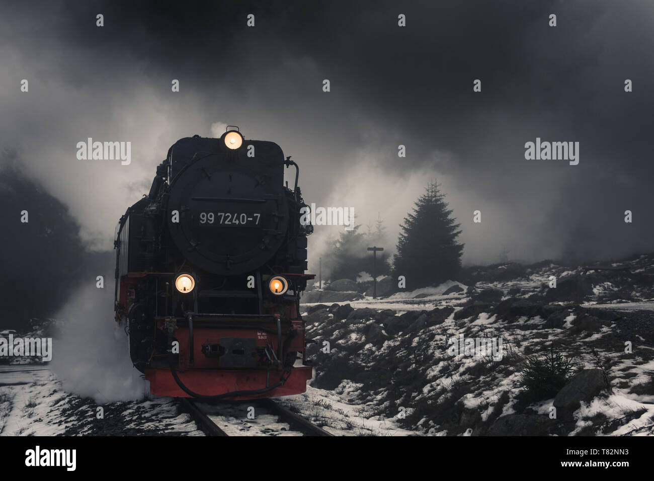 Historischen Dampfzug Kämpfe im Winter, auf den Berg im Nationalpark Harz Stockfoto