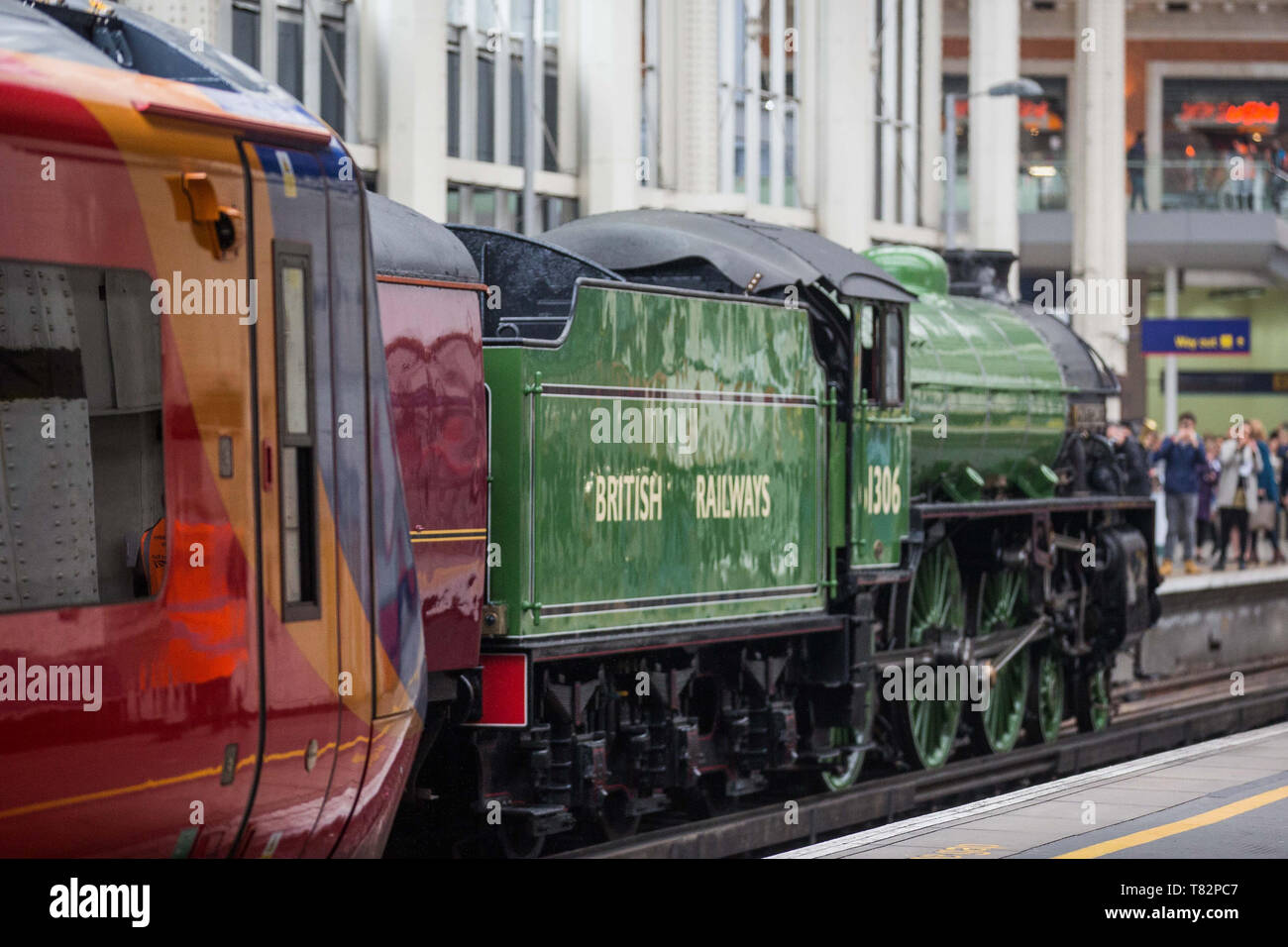 Der Londoner Waterloo Station sieht die Markteinführung von zwei neuen Sommer regelmäßige Dampf Rail Services Royal Windsor. Gezogen von Mayflower, ein Original British Rail Lokomotive 1948 erbaut, wird der Dienst von Waterloo in 0802, 1110 und 1410 jeden Dienstag von 4. Juni bis 3. September 2019. Mit: Atmosphäre, Wo: London, Vereinigtes Königreich, wenn: 09 Apr 2019 Credit: Wheatley/WANN Stockfoto