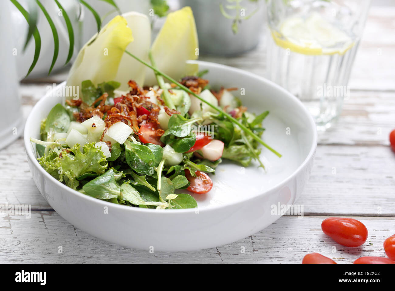Essen, gesundes Essen. Diät auf eine weiße Platte, horizontal Komposition. Stockfoto