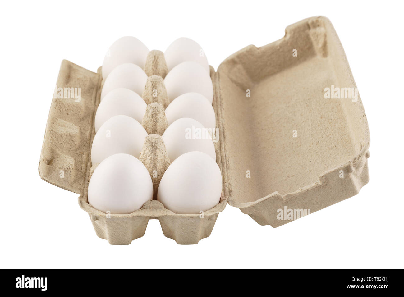 Eier in einem Ei Karton auf einem weißen Hintergrund. Auf weiß isoliert. Von der Seite. Stockfoto