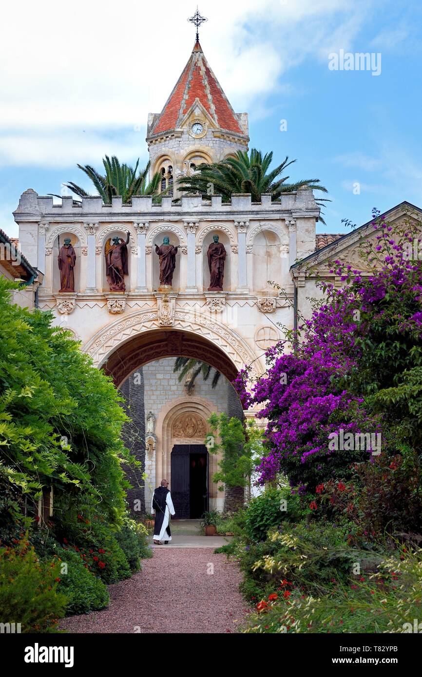 Frankreich, Alpes Maritimes, Lerins Inseln, Insel Saint Honorat, Abtei von Lerins, die Klosterkirche Stockfoto