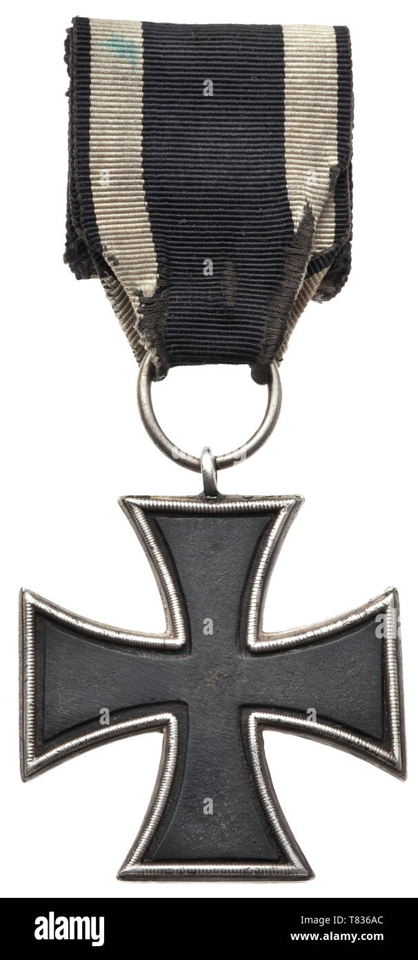 Ein eisernes Kreuz 2.Klasse der frühesten Version 1813 des Eisernen Kreuzes von April 1813, aus der ersten Berliner Produktion Serie, die von Karl Friedrich Schinkel, die sofortige Herstellung von 300 Stück statt, während am 10. April 1813 von der allgemeinen Medaillen Kommission und einem späteren Lieferung an den Hauptsitz in Breslau für 200 zusätzliche Kreuze Regie betreut wurde. Nur die Kreuze aus dieser frühen Serie weisen die silberne Rahmen produziert von Berlin Goldschmied Runeke, wie gewünscht, die von Schinkel und in seinen Entwurf genehmigt durch den König. Diese Additional-Rights - Clearance-Info - Not-Available Stockfoto
