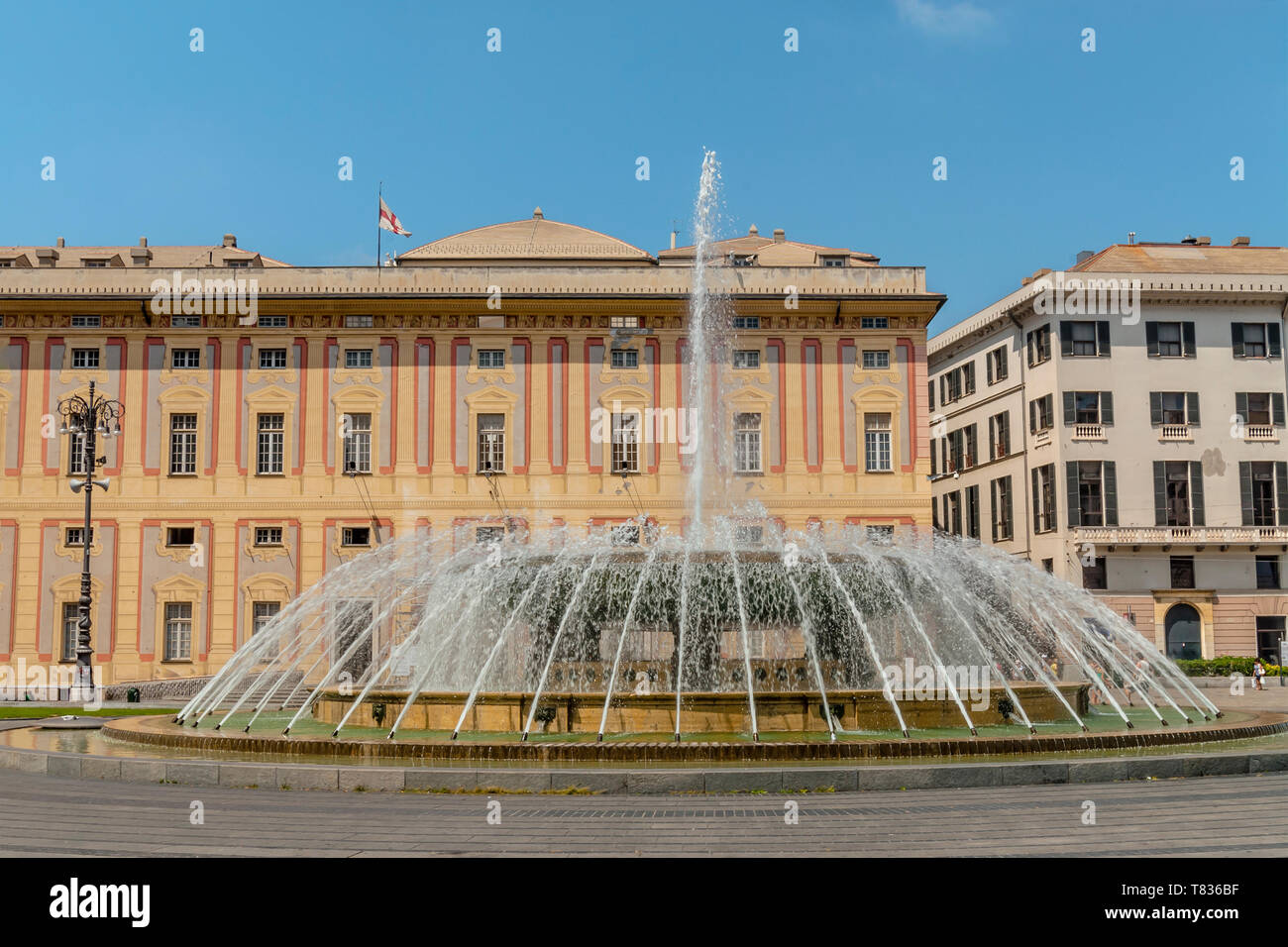 Brunnen an der Piazza de Ferrari, Genua, Ligurien, Nordwestitalien Stockfoto