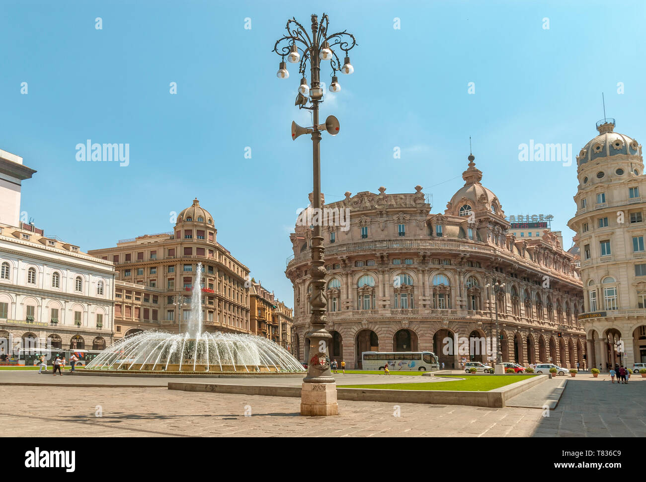 Brunnen an der Piazza de Ferrari, Genua, Ligurien, Nordwestitalien Stockfoto