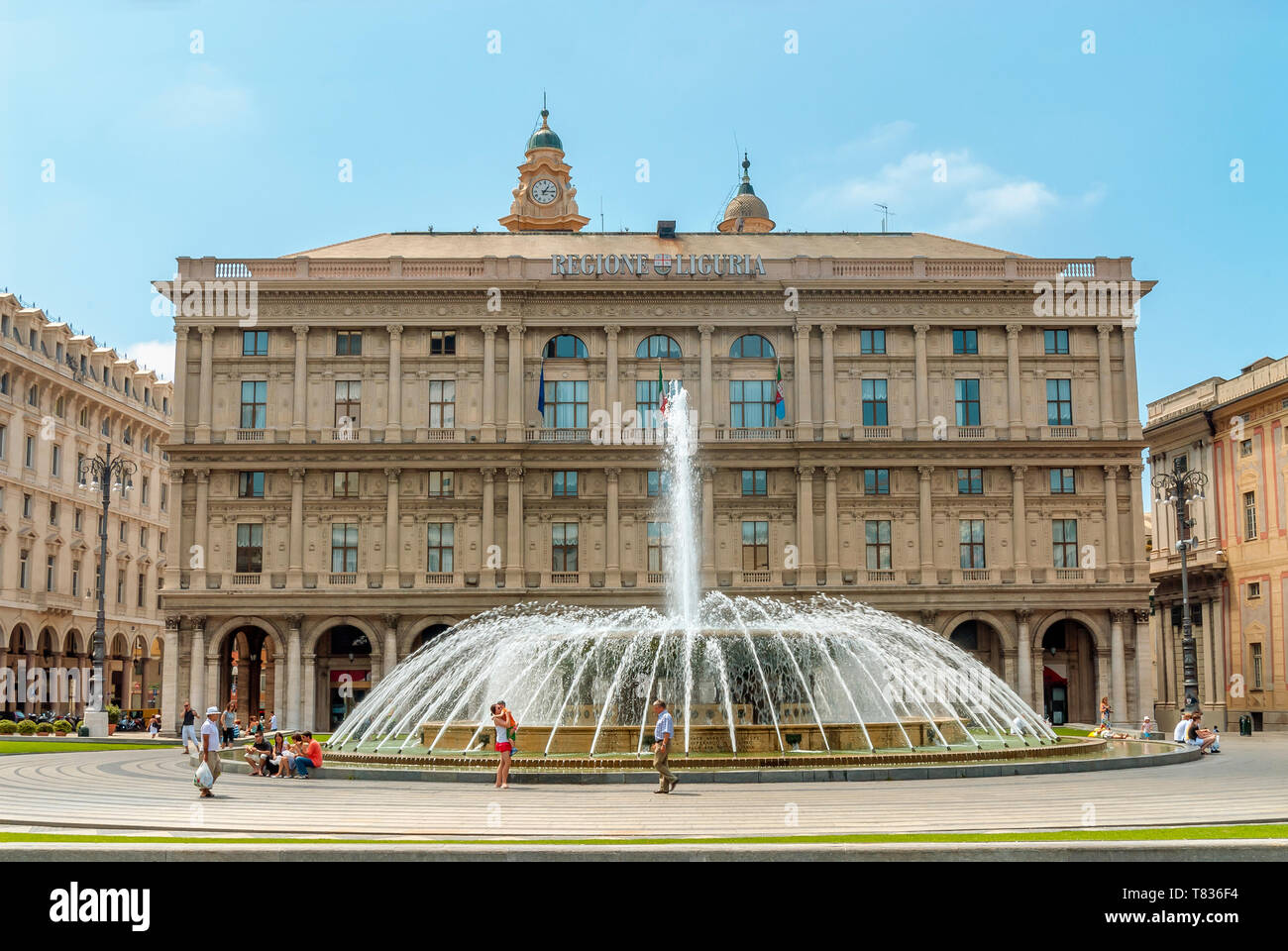 Brunnen an der Piazza de Ferrari, Genua, Ligurien, Nordwestitalien Stockfoto