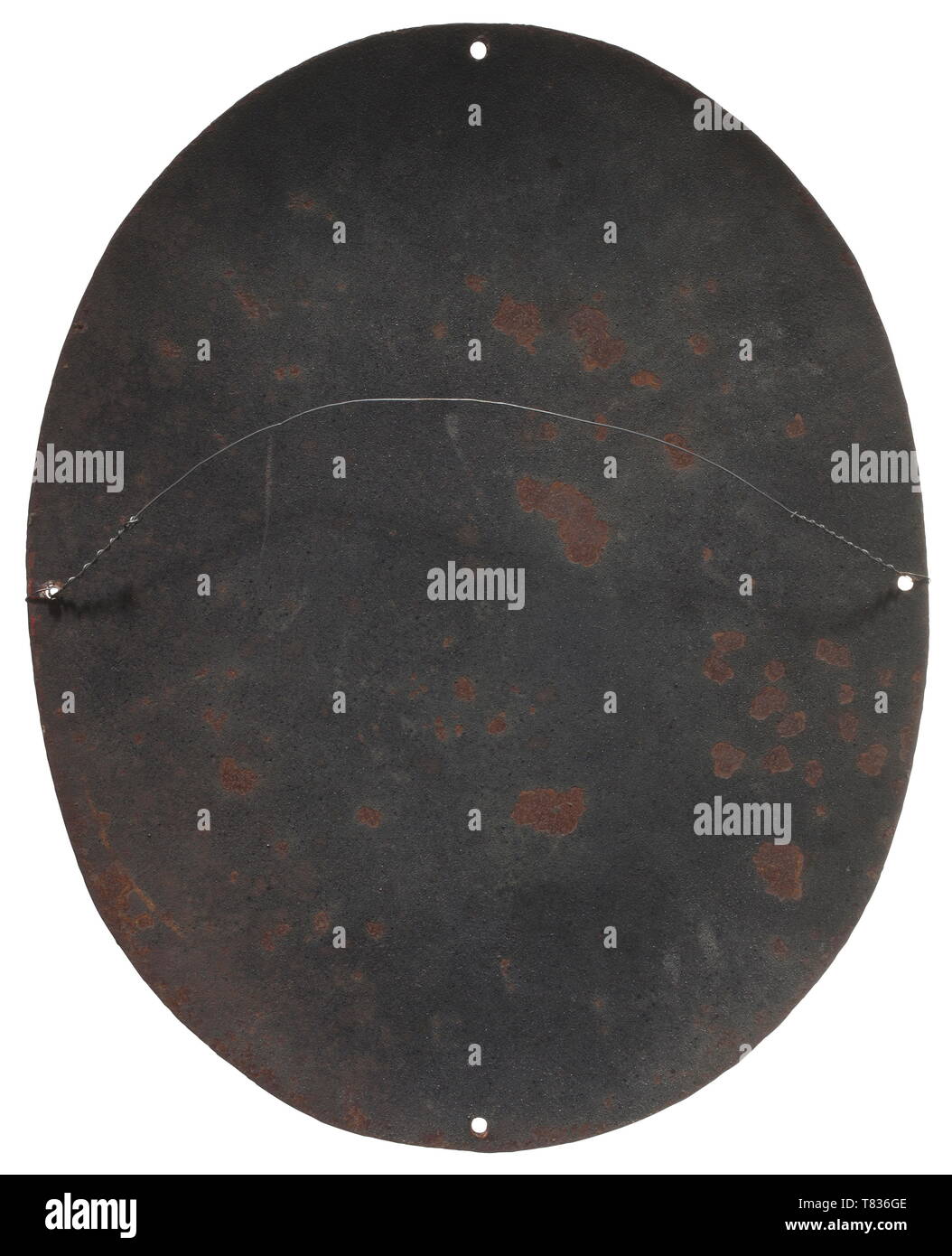 Ein Zeichen für eine polnische Grenze Station der konvexen Zeichen aus Blech. Die Vorderseite mit mehreren Schichten von Emaille angewendet. In der Mitte der polnischen nationalen Adler mit roten Hintergrund. Grenze im polnischen nationalen Farben um den Umfang. Vier Löcher zur Befestigung, Größe ca. 40 x 51 x 4 cm. Zeichen von Alter und Emaille Schäden. historischen, geschichtlichen, Polen, Europa, Europäischen, 20. Jahrhundert, Additional-Rights - Clearance-Info - Not-Available Stockfoto