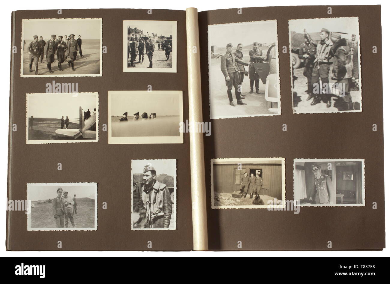 Werner Mölders (1913-1941) - ein Fotoalbum einer Luftwaffe Mitglied  insgesamt Ca. 195 Bilder in unterschiedlichen Größen (meistens 6 x 9 cm),  nicht-eingeschrieben und in ein Album geklebt. Beginnend mit der Ausbildung  und