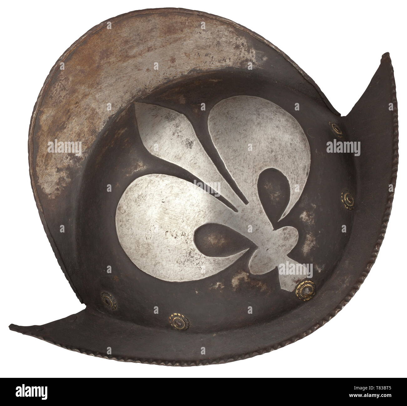 Einem deutschen schwarz-weiß morion Um 1600. Schädel in zwei Stücke mit hohen Roped Kamm geschmiedet. Geprägte Fleur-de-lys Verzierungen an den Seiten, Futter Nieten mit Messing rosette Unterlegscheiben entlang. Randvoll mit gedrehtem Rand hingewiesen. Höhe 25 cm. historischen, geschichtlichen, defensive Waffen, Waffen, Waffen, Waffen, arm, die Bekämpfung von Geräte-, Objekt, Objekte, Stills, Clipping, Clippings, Ausschneiden, Ausschneiden, Ausschnitten, Utensilien, Ausrüstung, Geräte, 17. Jahrhundert, Additional-Rights - Clearance-Info - Not-Available Stockfoto