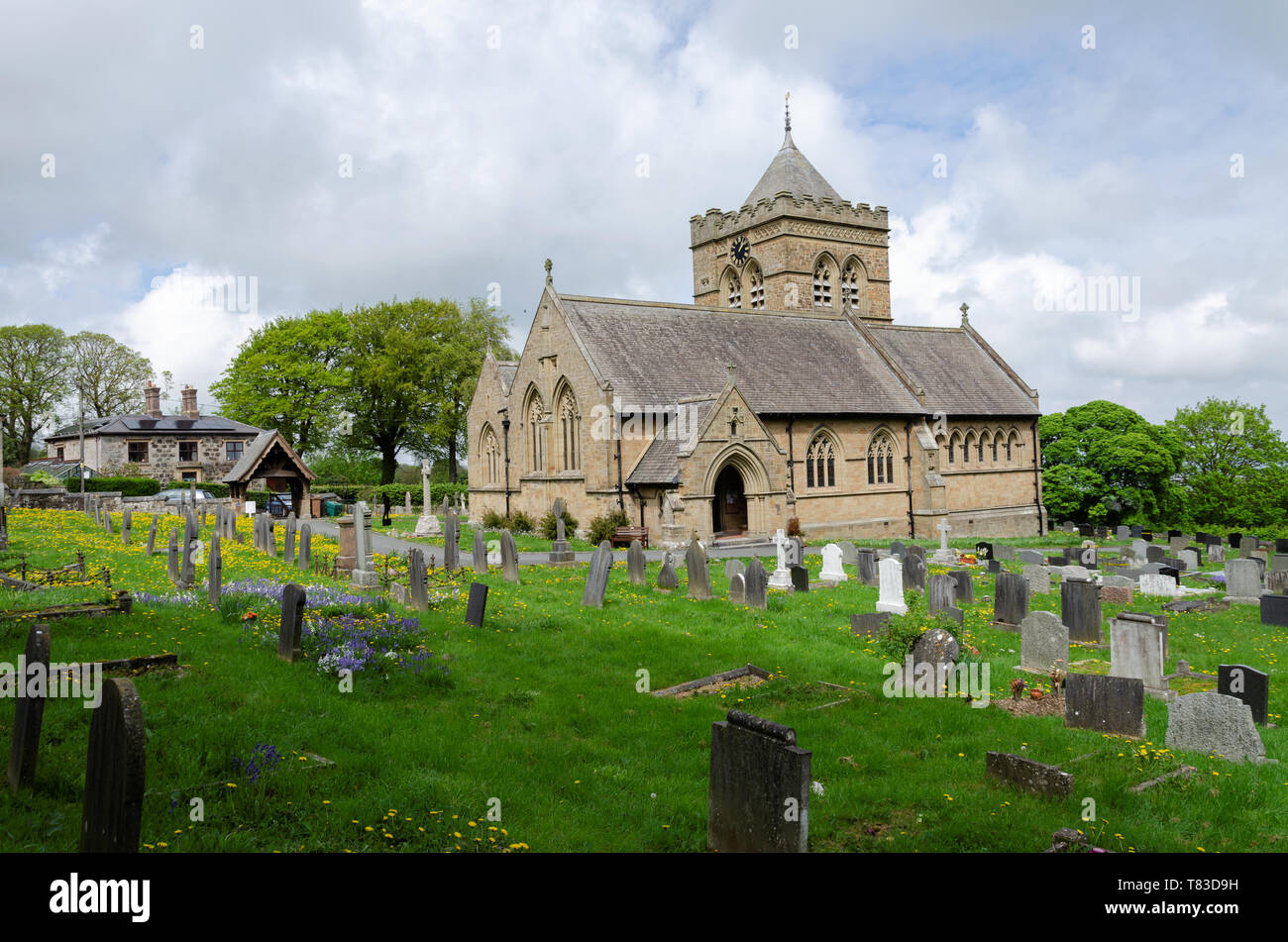 Halkyn, Großbritannien - 3. Mai 2019: Die Kirche St. Maria, der Jungfrau, halkyn ist ein aktiver Anglikanische Kirche in der Diözese St Asaph. Es wurde entworfen von Stockfoto