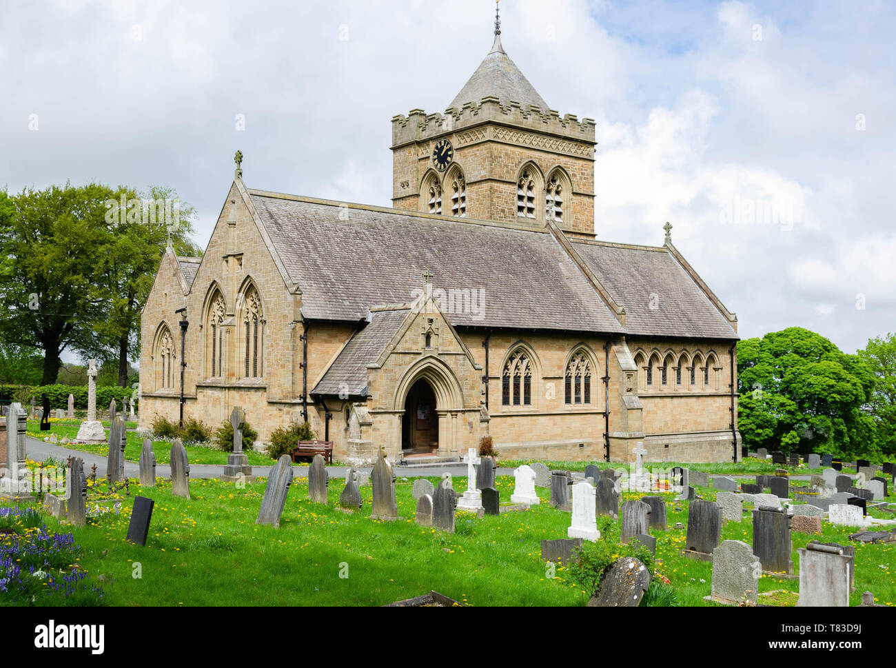 Halkyn, Großbritannien - 3. Mai 2019: Die Kirche St. Maria, der Jungfrau, halkyn ist ein aktiver Anglikanische Kirche in der Diözese St Asaph. Es wurde entworfen von Stockfoto