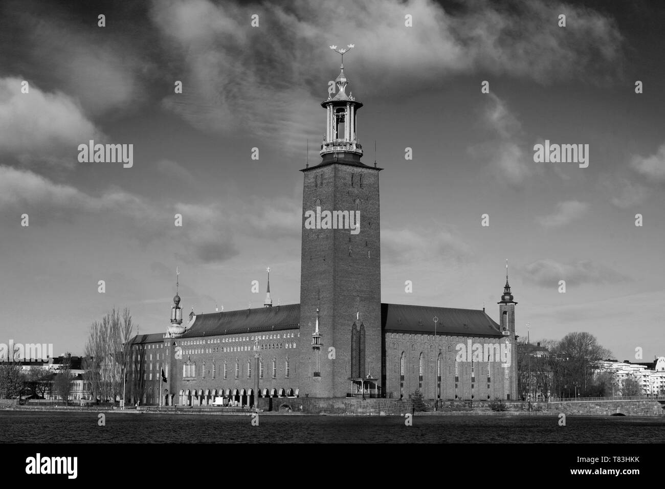 Winter Blick auf Rathaus auf See Malaren, Stockholm, Schweden, Europa City Hall ist der Ort für den Nobelpreis Preisverleihung jedes Jahr am Stockfoto