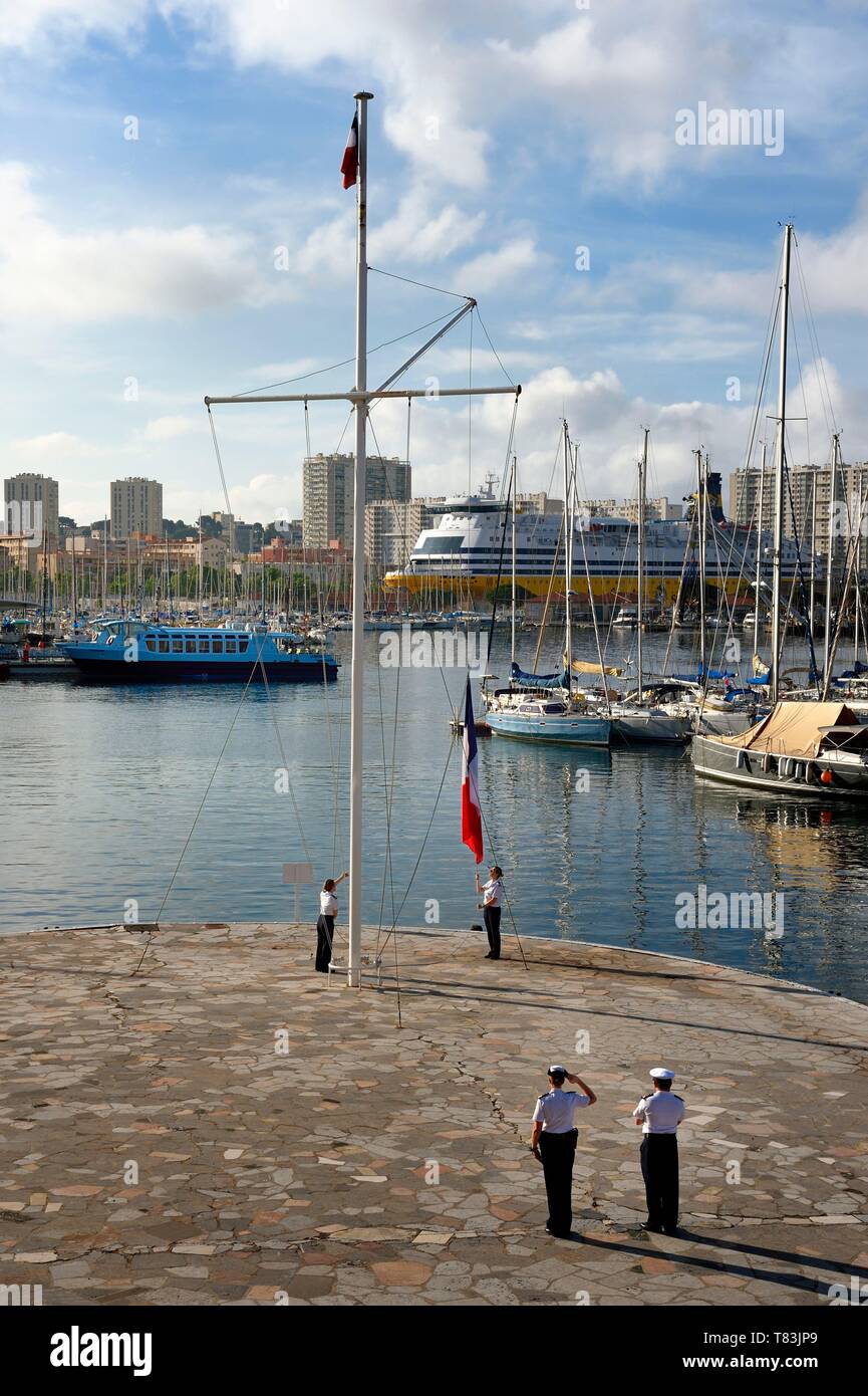Frankreich, Var, Toulon, den Marinestützpunkt (Arsenal), die Flagge Anhebung Zeremonie vor der mediterranen maritimen Präfektur Stockfoto