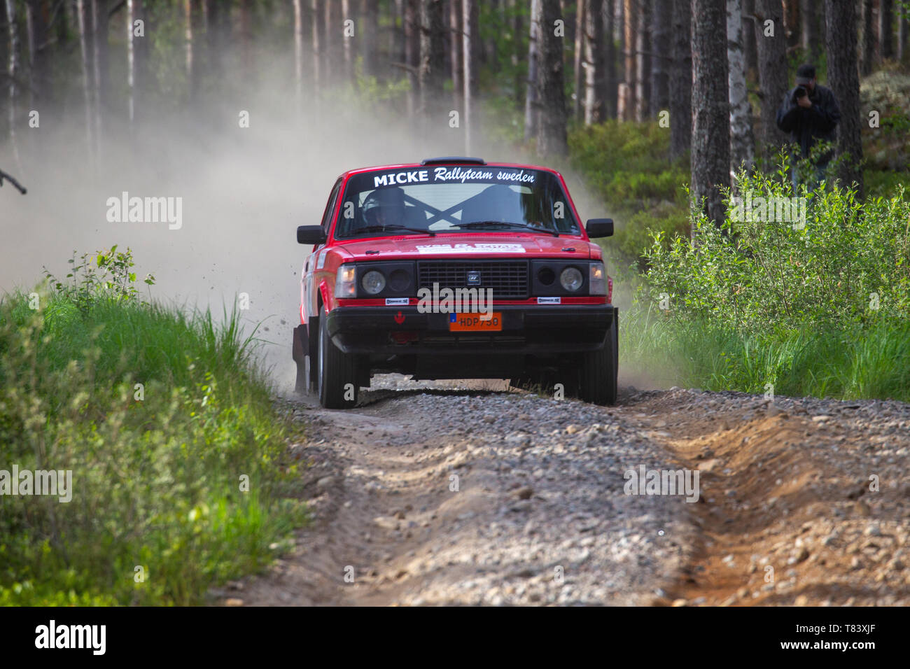 Schwedische Volvo rallye auto auf einem Feldweg bei voller Geschwindigkeit Stockfoto