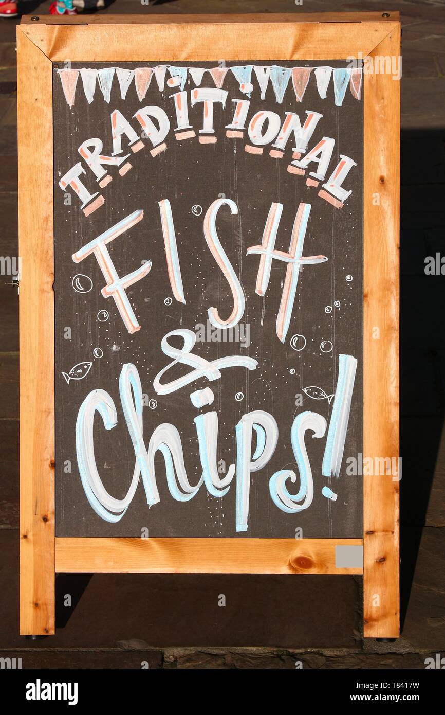 London Fisch und Chips - traditionelles englisches Essen im Restaurant. Stockfoto