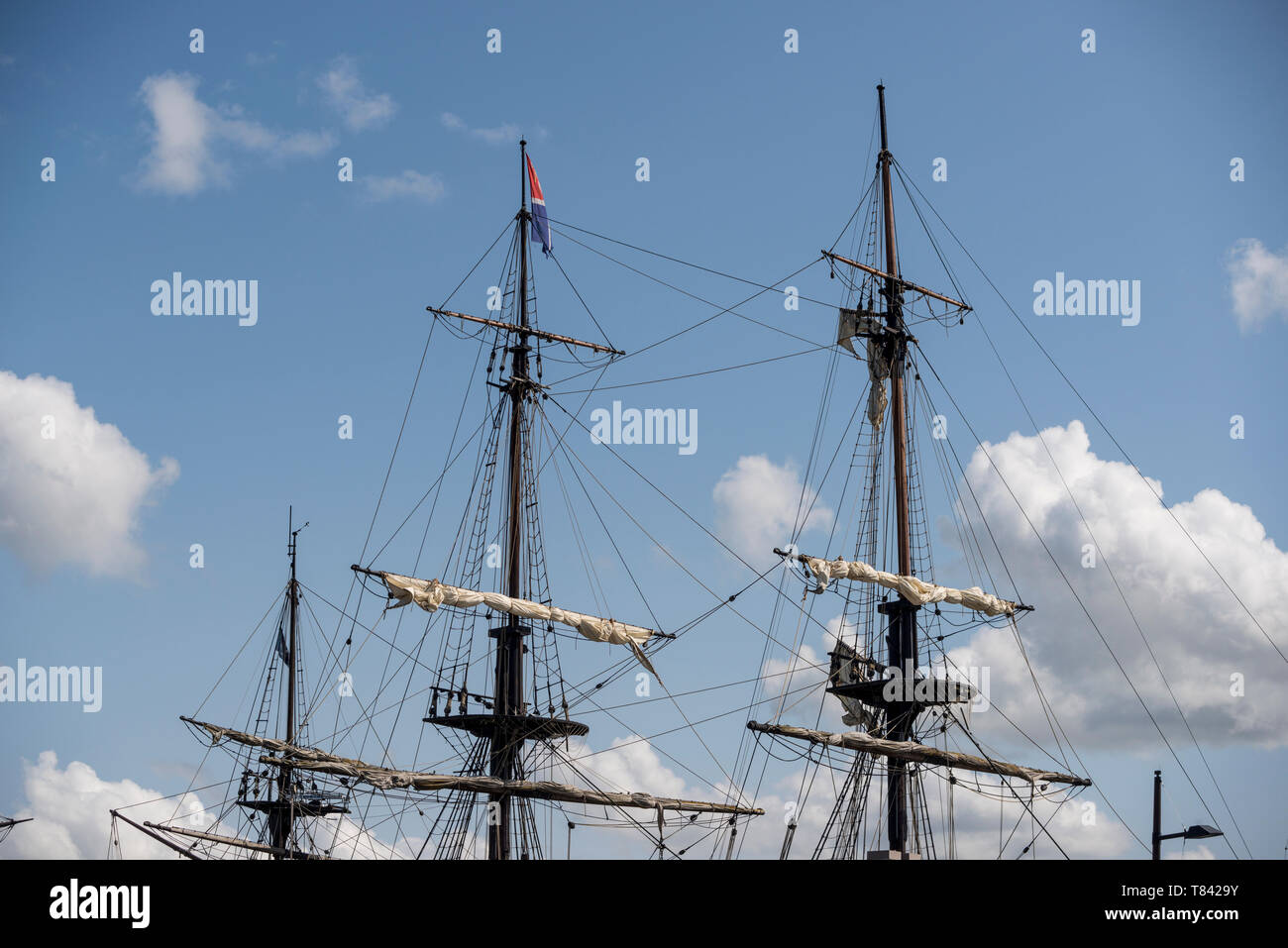 Tall Ship bei Saint Malo, Bretagne, Frankreich Stockfoto