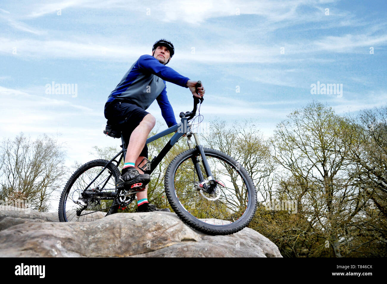 Radfahrer Anhalten auf Rock, Tunbridge Wells, Kent, Vereinigtes Königreich Stockfoto