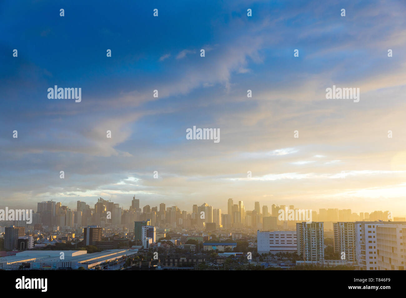 Skyline der Stadt bei Sonnenuntergang, Manila, Philippinen Stockfoto