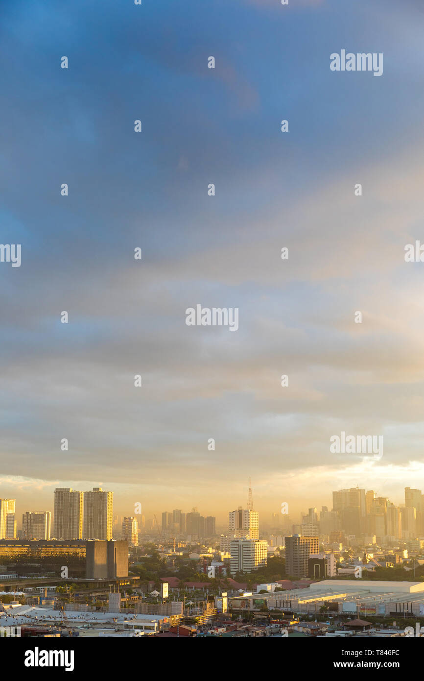 Skyline der Stadt bei Sonnenuntergang, Manila, Philippinen Stockfoto