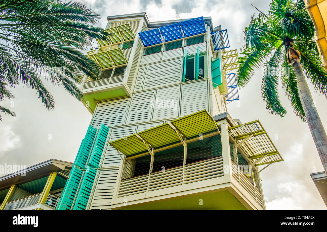 Grand Cayman, Cayman Islands, August 2018, der Aussichtsturm in Camana Bay ein modernes waterfront Stadt in der Karibik Stockfoto