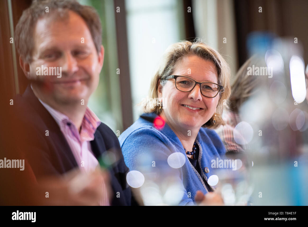 Hamburg, Deutschland. 10. Mai, 2019. Svenja Schulze (SPD), Bundesumweltminister, und Jens Kerstan (Bündnis 90/Die Grünen), Umwelt Senator Hamburg, wird auf einer Pressekonferenz sprechen nach der Konferenz der Umweltminister und -senatoren. Credit: Daniel Reinhardt/dpa/Alamy leben Nachrichten Stockfoto