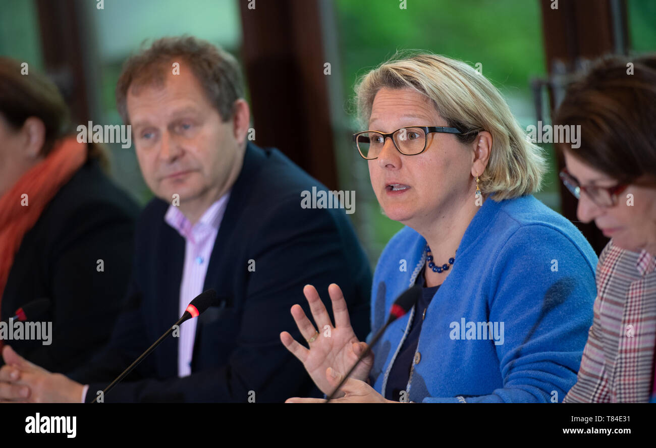 Hamburg, Deutschland. 10. Mai, 2019. Svenja Schulze (SPD), Bundesumweltminister, und Jens Kerstan (Bündnis 90/Die Grünen), Umwelt Senator Hamburg, wird auf einer Pressekonferenz sprechen nach der Konferenz der Umweltminister und -senatoren. Credit: Daniel Reinhardt/dpa/Alamy leben Nachrichten Stockfoto