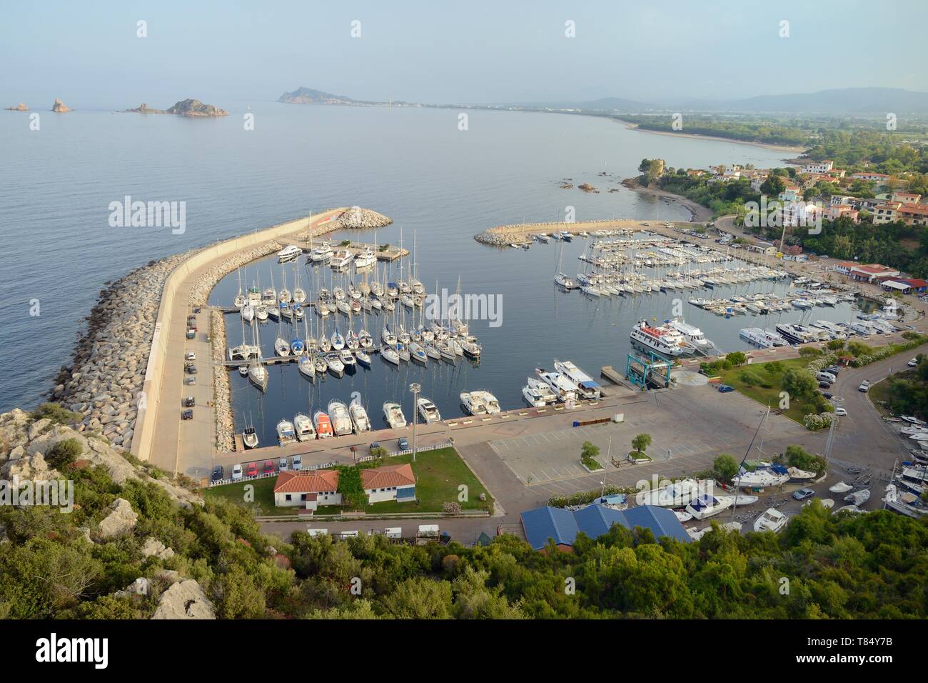 Überblick über den Hafen von Santa Maria Navarrese, Ogliastra, Sardinien, Italien, Juni 2018. Stockfoto