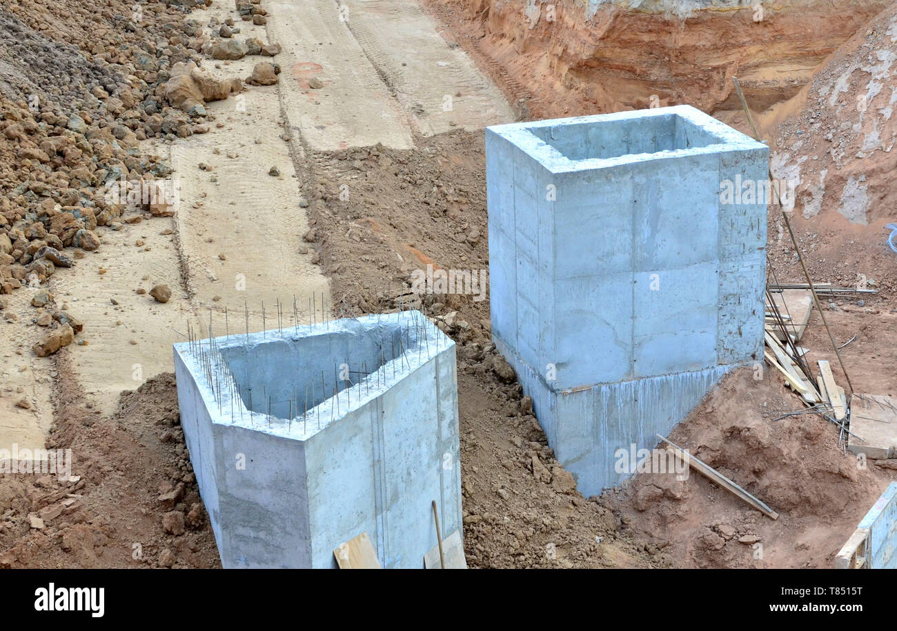 Festlegung oder Austausch von u-Sturm Kanalrohre. Installation von wasser, sanitär Kanalisation und Storm drain Systeme. Utility-Infrastruktur Stockfoto