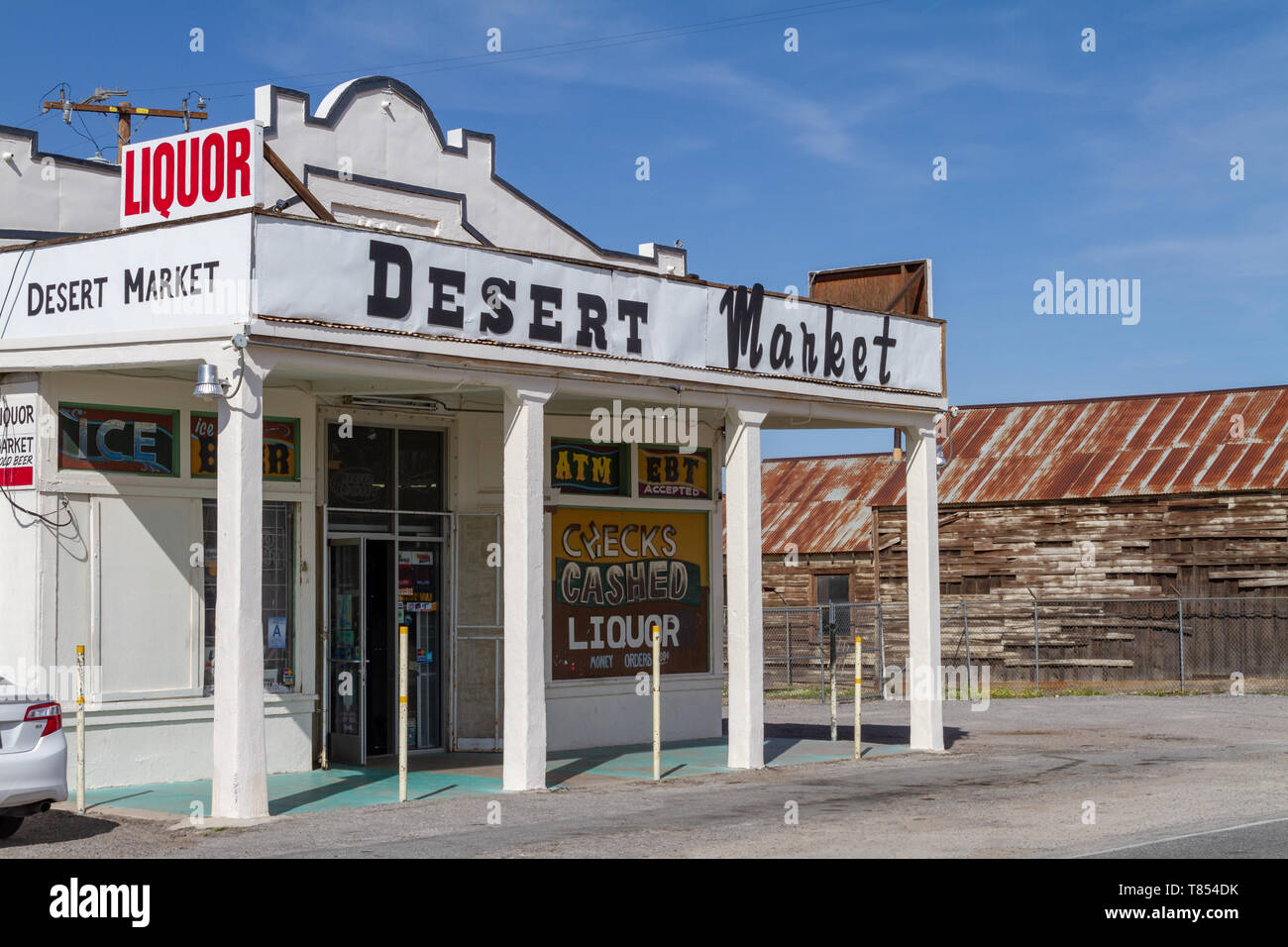 Barstow, CA/USA - 14. April 2019: Historische Gebäude der Wüste Markt ist Wissen als eine Route 66 Wahrzeichen in Daggett, Kalifornien. Stockfoto