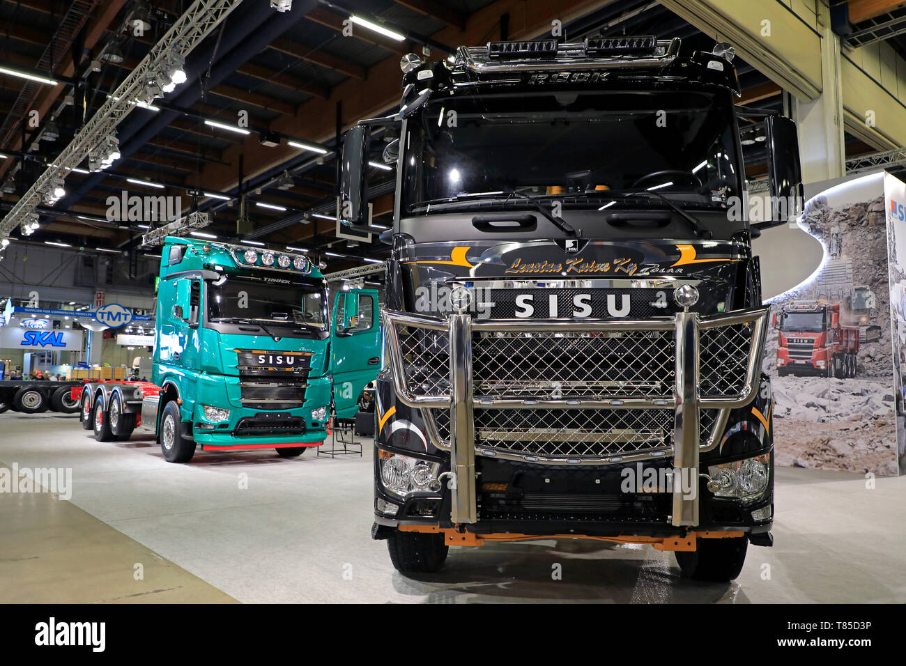 Helsinki, Finnland. 09. Mai 2019. Sisu Polar Rock heavy duty Truck für Erde verschieben von Leustun Kaivu Ky angezeigt bei den Sisu Auto stehen auf Transport-Logistics 2019, der größten Logistik- und Transportindustrie Ereignis in den Nordischen Ländern. Credit: Taina Sohlman/agefotostock Stockfoto