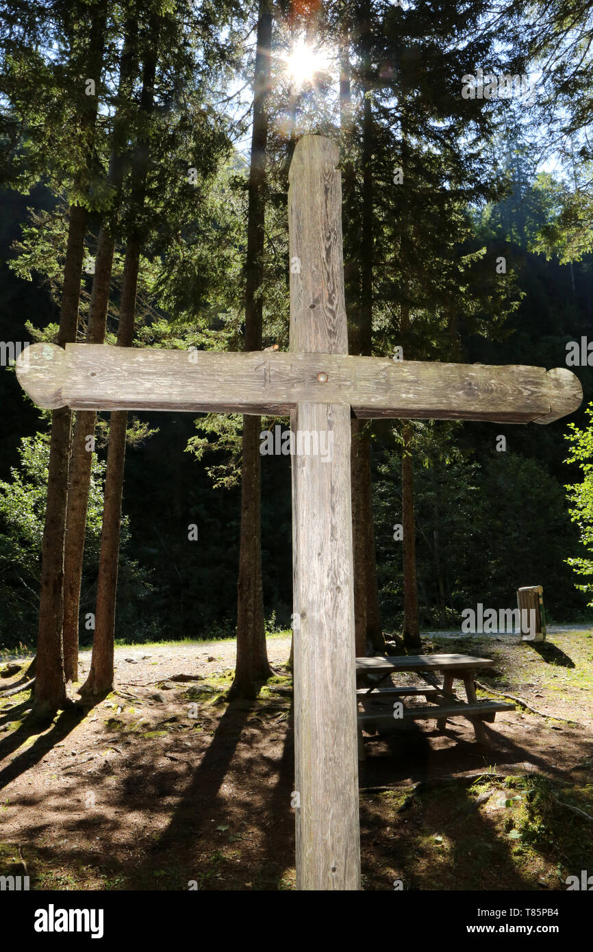 Croix. Chemin de Croix. Les Contamines-Montjoie. Stockfoto