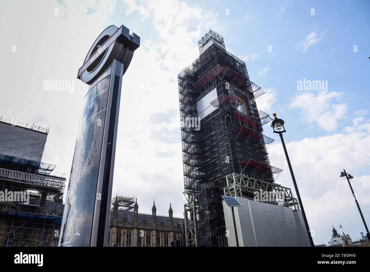 LONDON, England, UK. 13. APRIL, 2019 Gerüst um das Elizabeth Tower, besser bekannt als Big Ben, während der umfangreichen Restaurierung und rep Stockfoto