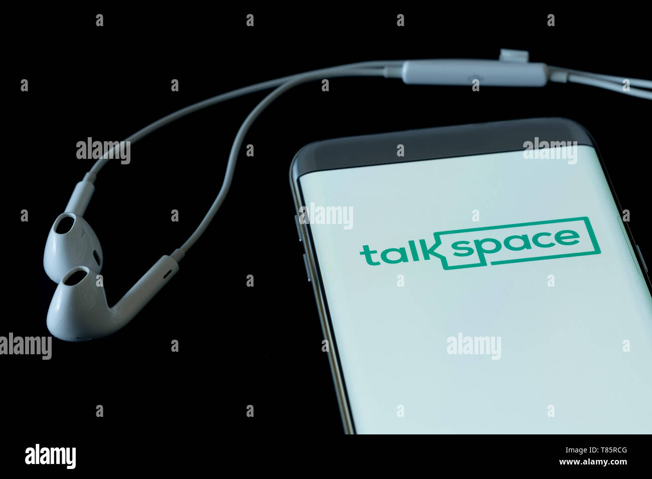 Bild von Talkspace App auf einem Smartphone auf schwarzem Hintergrund Stockfoto